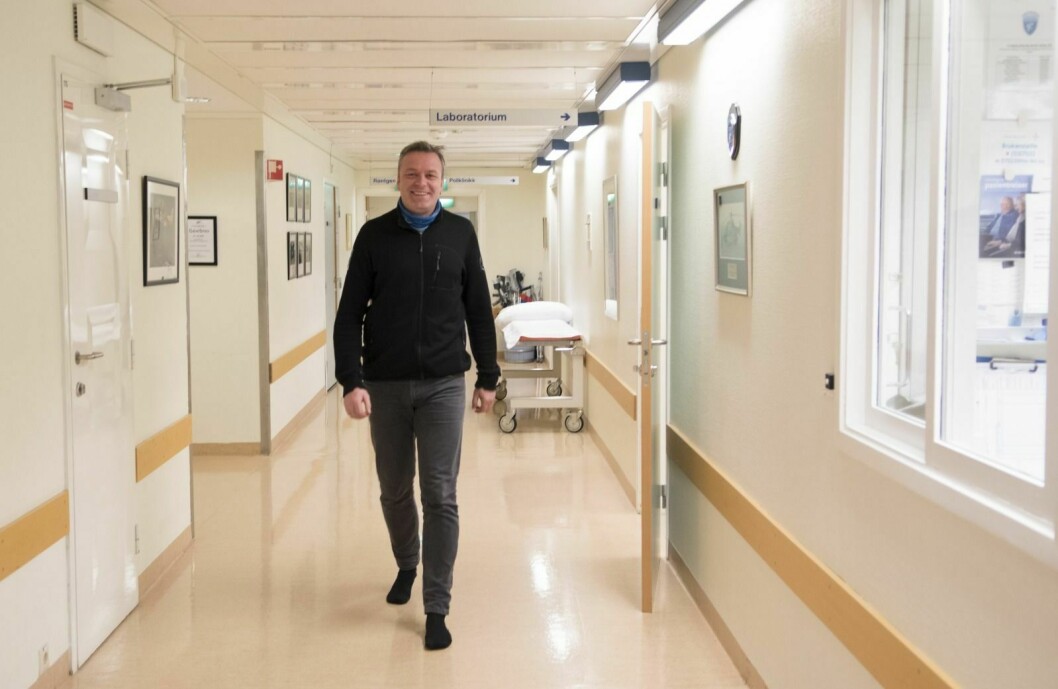 Lars Røslie fungerer i stillingen som avdelingsleder ved Longyear sykehus, og informerer om arbeidet med å finne en ny person i stillingen.