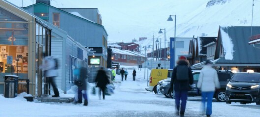Svalbard-ministeren følger innbyggertallet nøye