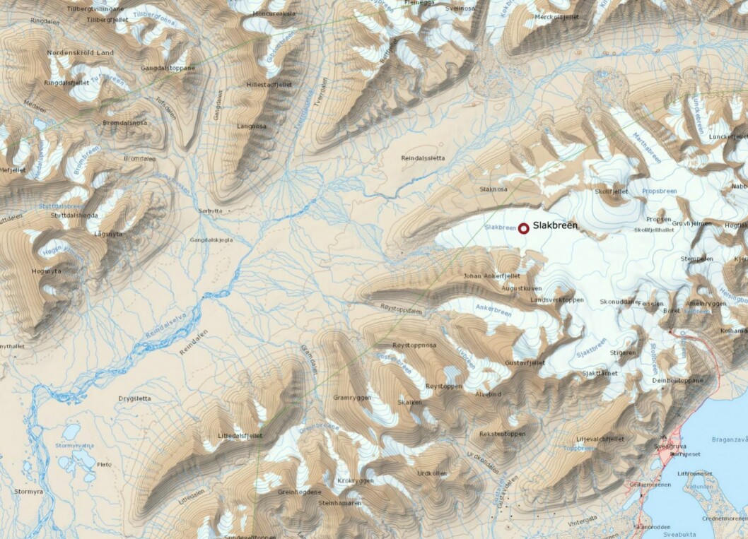 VELTET I ELVA: Skuteren skal ha veltet i elva ved morenen på vei opp mot Slakbreen. VELTET I ELVA: Skuteren skal ha veltet i elva ved morenen på vei opp mot Slakbreen.