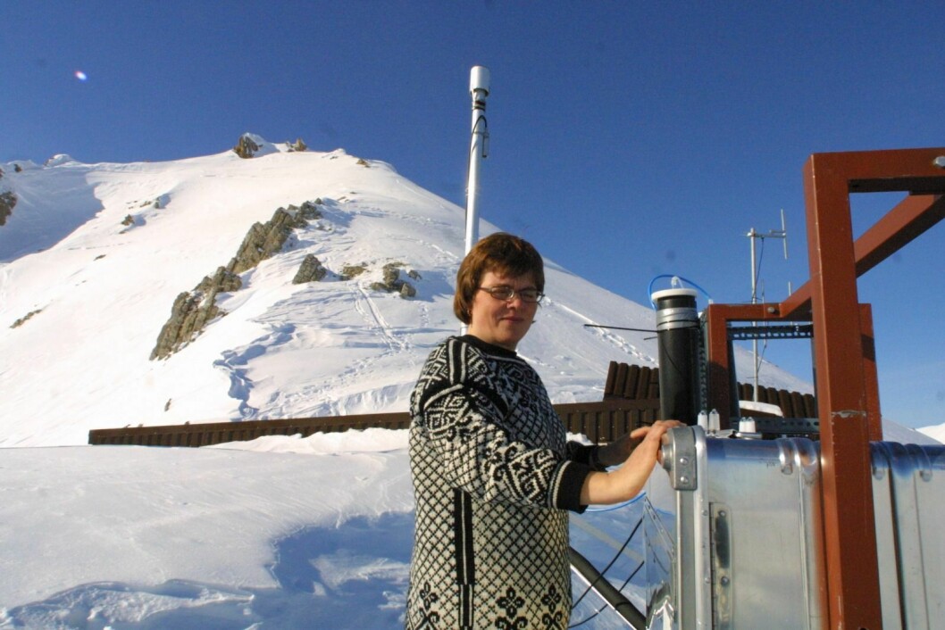 Forsker Torunn Berg ved Norsk insitutt for luftforskning har i en årrekke samlet data ved Zeppelin-observatoriet, og blant annet påvist høyere kviksølv-nivåer.
