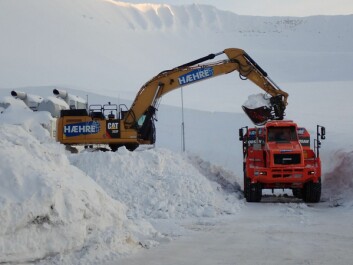 Snøen ryddes unna. Snøen ryddes unna.