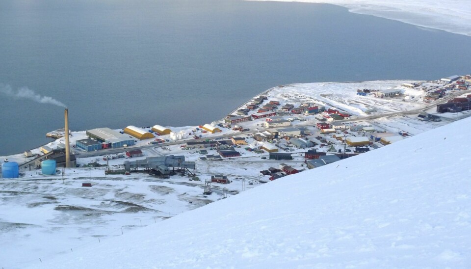 Det bor folk fra over 50 nasjoner i Longyearbyen. Det bor folk fra over 50 nasjoner i Longyearbyen.