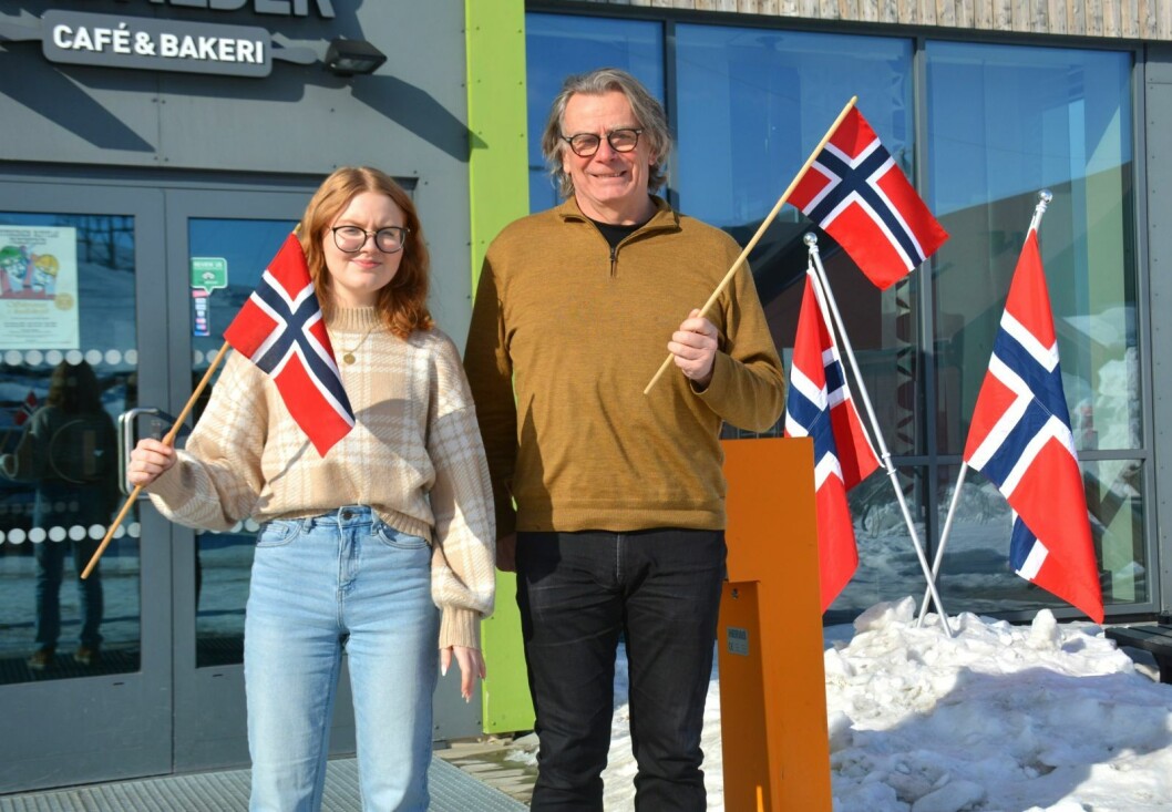 NASJONALDAGEN: Leder av 17. mai-komiteen, Sarine Dullun Masterbakk og kultursjef Are Nundal ser frem til en feiring uten restriksjoner og avstand. NASJONALDAGEN: Leder av 17. mai-komiteen, Sarine Dullun Masterbakk og kultursjef Are Nundal ser frem til en feiring uten restriksjoner og avstand.