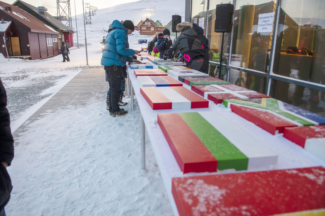 Svalbardtraktaten: Artica Svalbard sitt prosjekt «Flags of Svalbard» utenfor kulturhuset søndag 9. februar 2020 på 100-årsdagen til Svalbardtraktaten og signeringen av den. Svalbardtraktaten: Artica Svalbard sitt prosjekt «Flags of Svalbard» utenfor kulturhuset søndag 9. februar 2020 på 100-årsdagen til Svalbardtraktaten og signeringen av den.