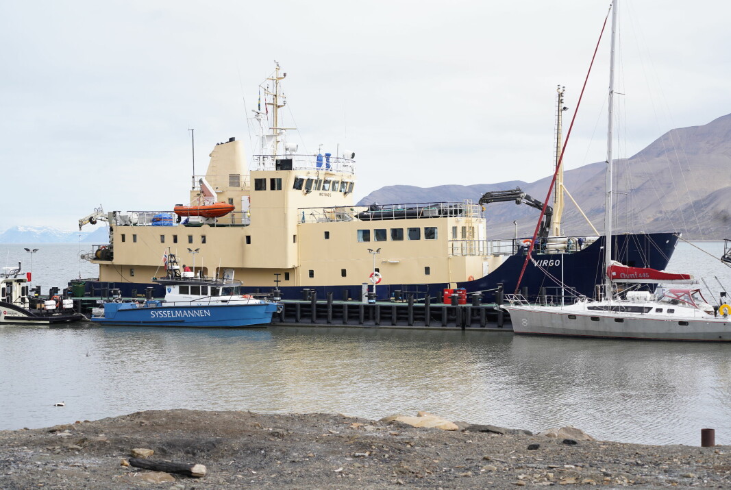 M/S Virgo til kai i Longyearbyen havn etter grunnstøtingen i Fuglefjorden i juni.