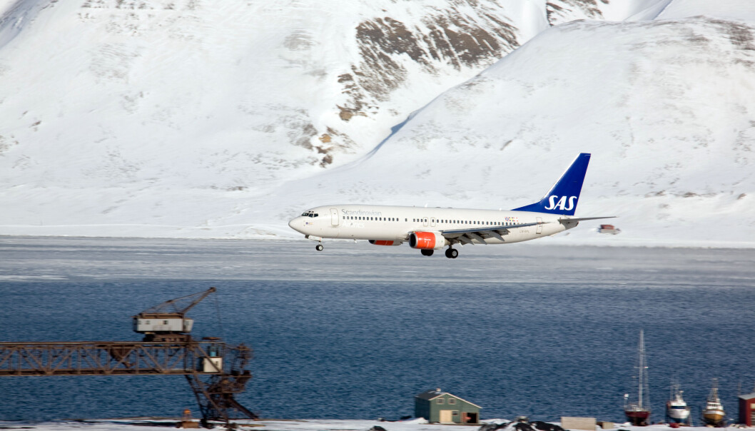 SAS-fly inn for landing p Svalbard lufthavn Longyear. SAS-fly inn for landing p Svalbard lufthavn Longyear.