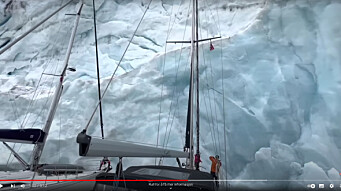 Seiler inntil isbre for å hakke løs is til drinker