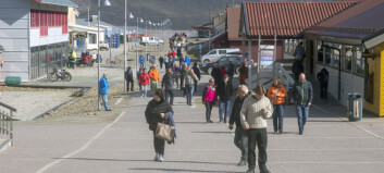 Det er blitt færre folk på Svalbard