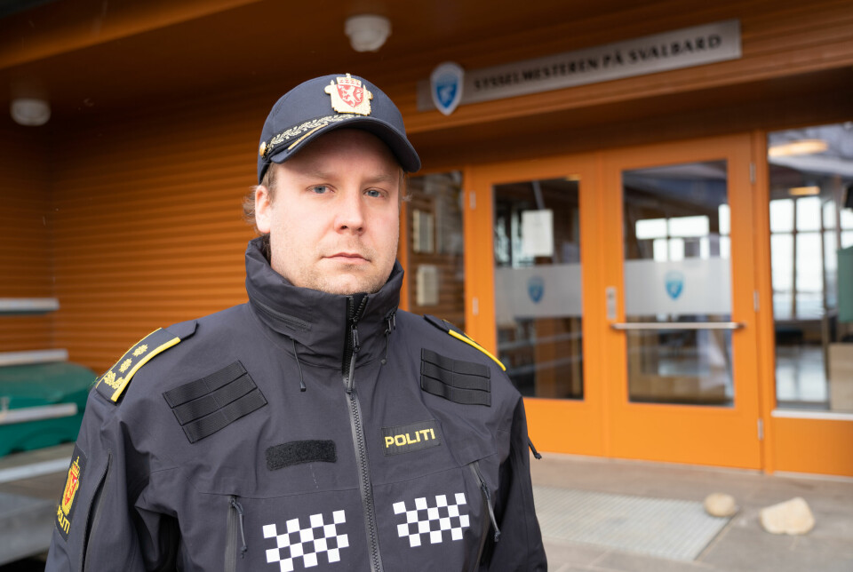 Politiadvokat Magnus Rindal Fredriksen sier at etterforskningen av brannen fortsetter med full styrke.