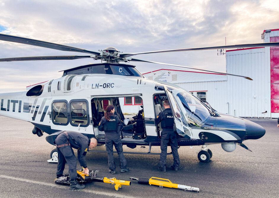 Politihelikopteret landet på Høybuktmoen fredag ettermiddag. Det skal patruljere den norsk-russiske grensen utenfor Storskog. Politihelikopteret landet på Høybuktmoen fredag ettermiddag. Det skal patruljere den norsk-russiske grensen utenfor Storskog.
