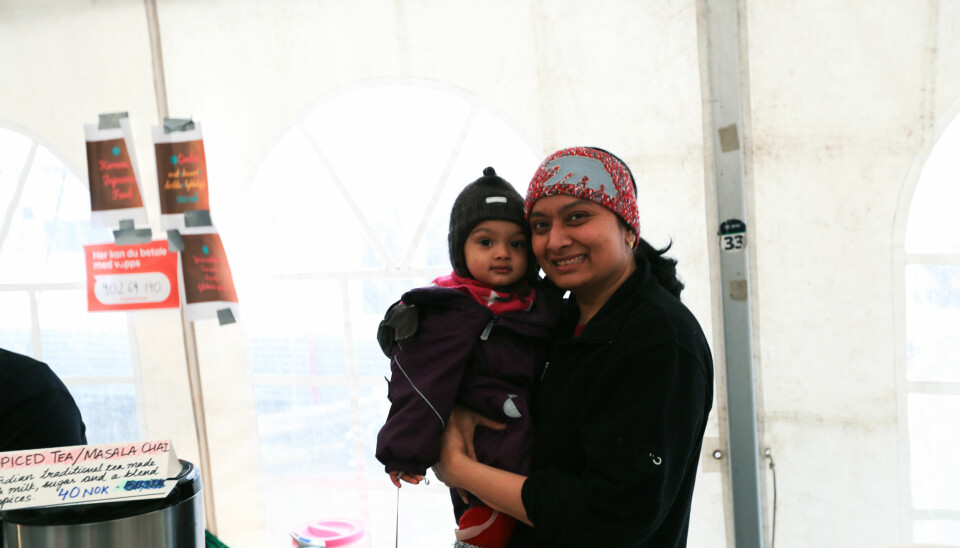 Indisk mat: Inne i matteltet til Smak Svalbard var Neelu Singh (33) på plass for å servere retter fra India.