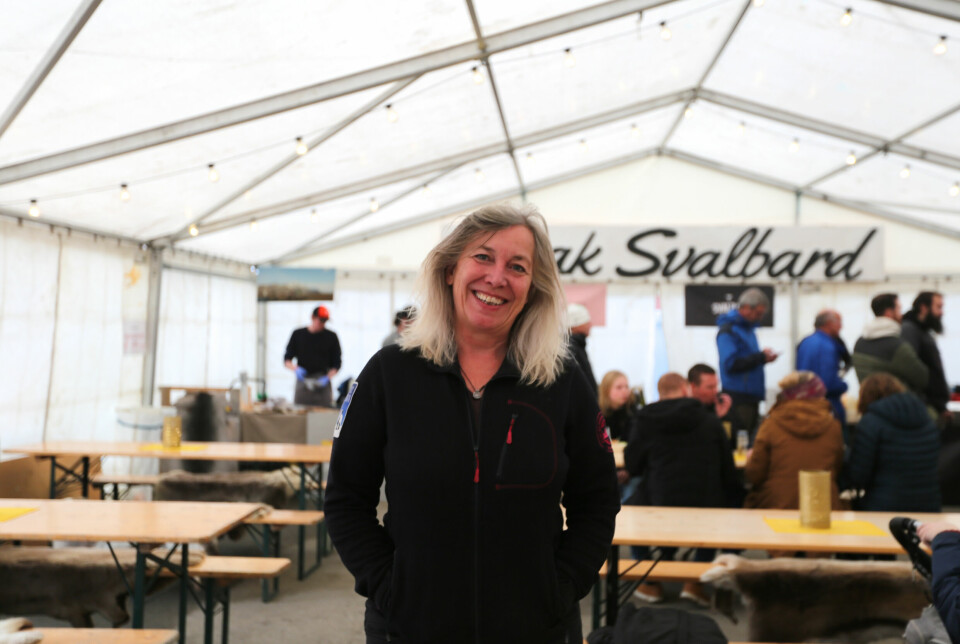 Smak Svalbard er i år en av søkerne som administrasjonen nå anbefaler å dele ut korkpenger til etter at lokalpolitikerne i fjor åpnet opp for at også bedrifter og AS kunne søke. Så lenge tiltaket kom lokalsamfunnet til gode. Hege Giske er festivalsjef for matfestivalen som nå er blitt en årlig tradisjon.