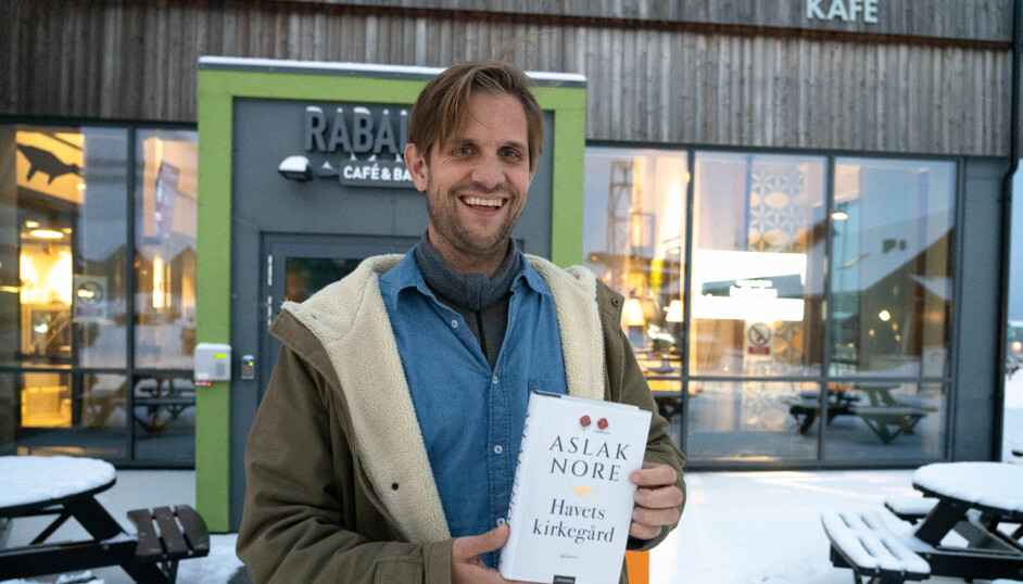 Oppfølger: Forfatteren Aslak Nore er på Svalbard for å finne stoff til «Ingen skal drukne», oppfølgeren til trilleren «Havets kirkegård» .