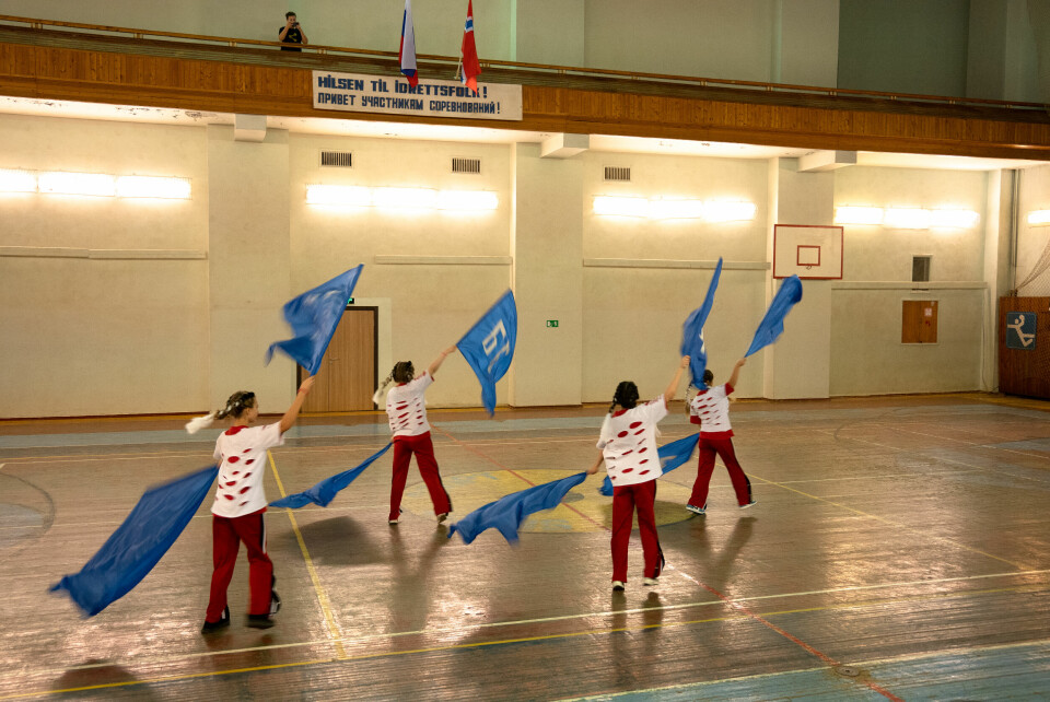Mellom kampene ble det også avholdt pauseunderholdning av danserne i Barentsburg.