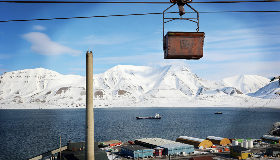 Fortsatt kull: Tre av medlemmene i Svalbard arbeiderparti ber om at Longyearbyen lokalstyre tirsdag kveld bør stemme for å utsette det endelige vedtaket om en overgang til bare dieseldrift.