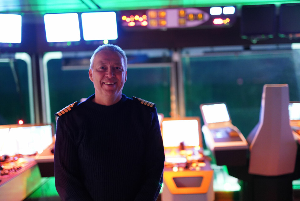 Kent Ole Solhaug, kaptein på Polarsyssel, trives godt bak roret til Polarsyssel.