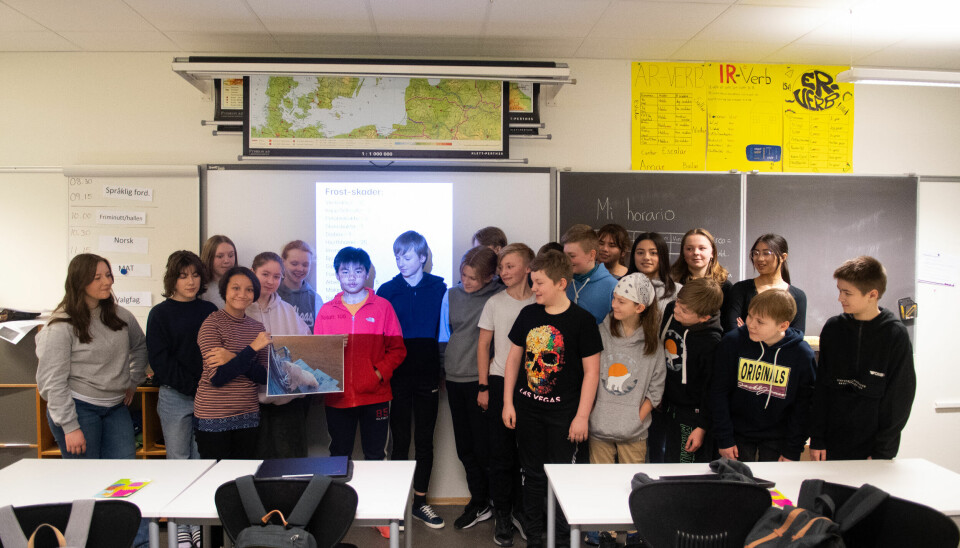 Lærerne ved 8. trinn gir elevene «Ukens utfordring» for å få dem til å tenke utenfor googlesøk-boksen. Tidligere har elevene jobbet med oppgaver som «Hva er Svalbards beste pizza» og «Hvem av de fastboende har bodd lengst på Svalbard».