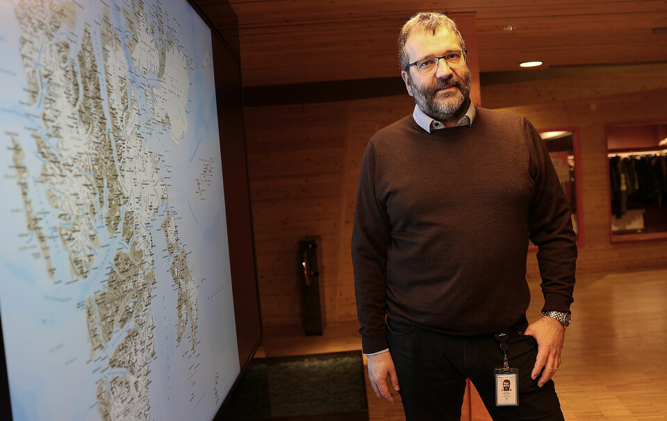 Direktør ved Svalbard museum, Eystein Markusson sier at Sysselmesteren har et uttalt ønske om å etablere et bygningsvernsenter på Svalbard, og understreker at selv om stillingene er hos museet, så ligger fortsatt forvaltningsansvaret hos Sysselmesteren.