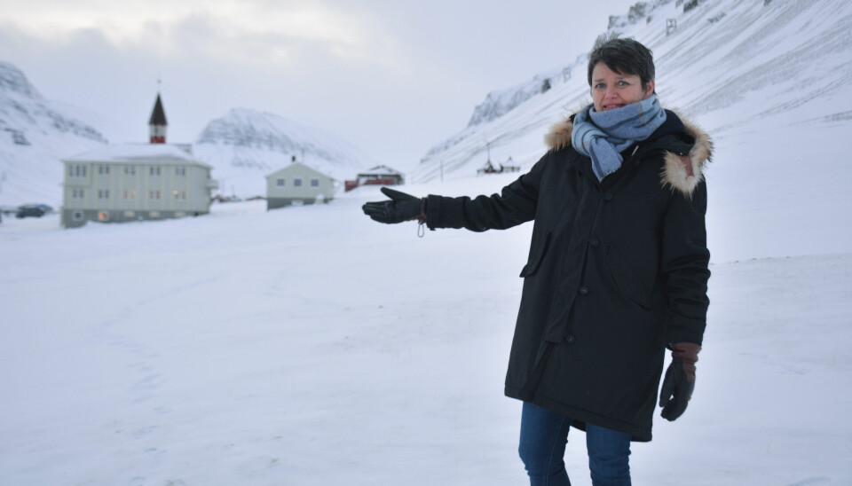 Kirkegården: Helt siden skredet i 2016 har man forsøkt å få på plass en ny kirkegård i Longyearbyen. Sokneprest Siv Limstrand mener det er alvorlig at befolkningen på Svalbard fortsatt ikke har anledning til å sette ned urne i Longyearbyen.
