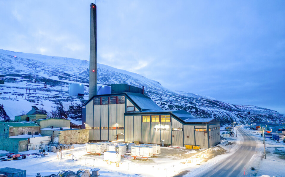 Inntil videre lever Energiverket videre som kullkraftverk. Fra høsten av er det meningen at Longyearbyen skal gå over til diesel på fulltid. Men det store spørsmålet er om forsyningssikkerheten er god nok.