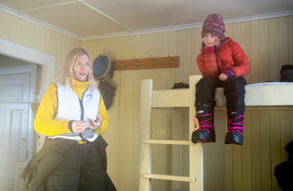Hege Anita Eilertsen, seniorrådgiver ved Svalbard museum, fortalte historien om Hilmar og Helfrid Nøis til de som møtte opp, både store og små.