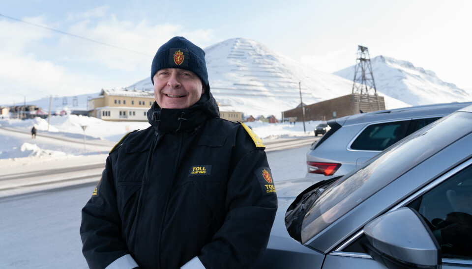 Tolldirektør Øystein Børmer var tidligere denne uken på plass i Longyearbyen for å snakke med avdelingen som snart har ettårsmarkering for etablering.