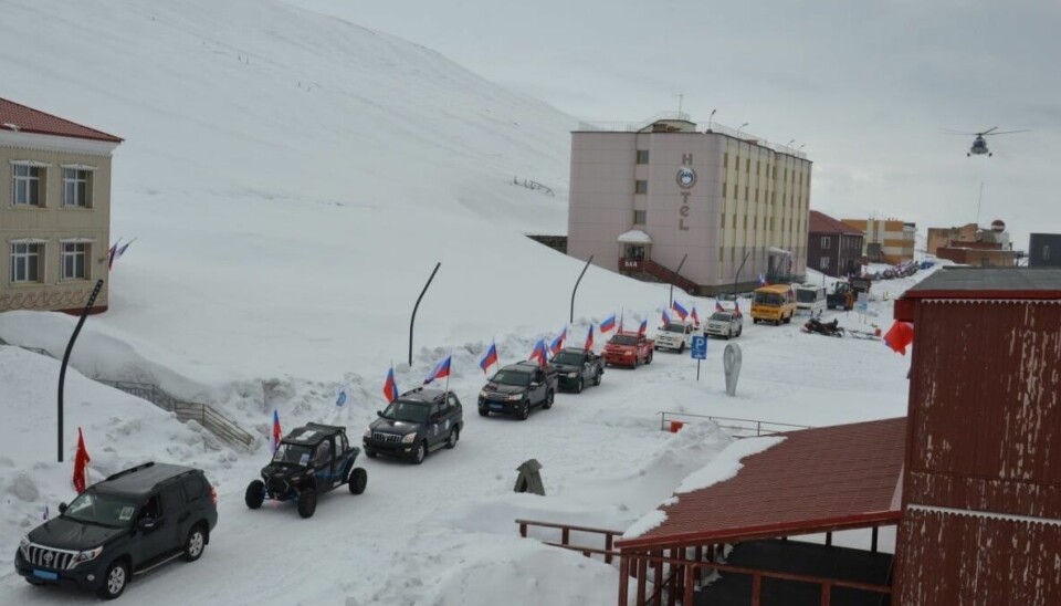 Seiersdagen ble markert med en lang parade i Barentsburg.