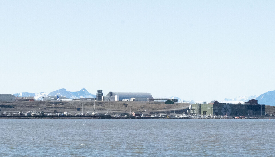 Det er funnet legionella-bakterier i vannprøver ved Miljøstasjonen (t.h.) og Avinor.