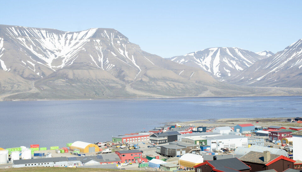 At solen skinner over Longyearbyen har ikke vært et fremmed syn de siste ukene.