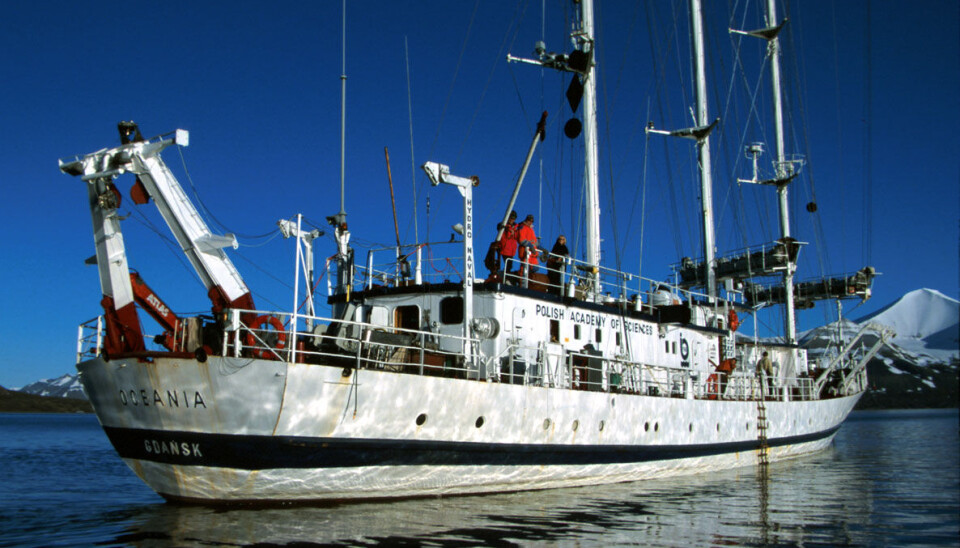 «Oceania» på tokt i 2000. «Oceania» på tokt i 2000.