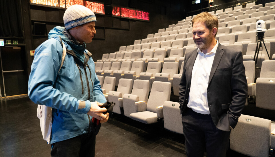 Malte Jochmann (t.v) har bodd 20 år i Longyearbyen. Likevel fratas han dette året stemmeretten i årets lokalvalg. Tirsdag deltok han på sitt siste lokalstyremøte som leder i MDG Svalbard. Nåværende lokalstyreleder Arild Olsen (t.h) flytter fra Longyearbyen i høst.