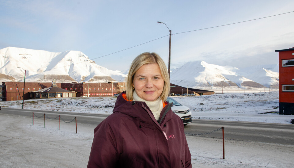 Guri Melby (V) var i forrige uke på besøk i Longyearbyen. Partilederen er opptatt av at energiløsningen i Longyearbyen blir bærekraftig raskest mulig.
