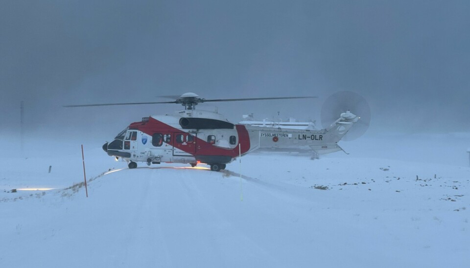 Et AWSAR-Super Puma-helikopter ble satt i full beredskap i Longyearbyen på lørdag. Dermed har Sysselmesteren ett helikopter som kan fly i mørket.