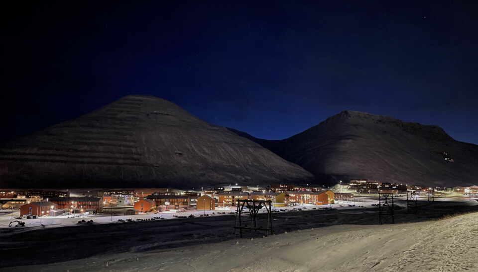 Longyearbyen i mørketid.