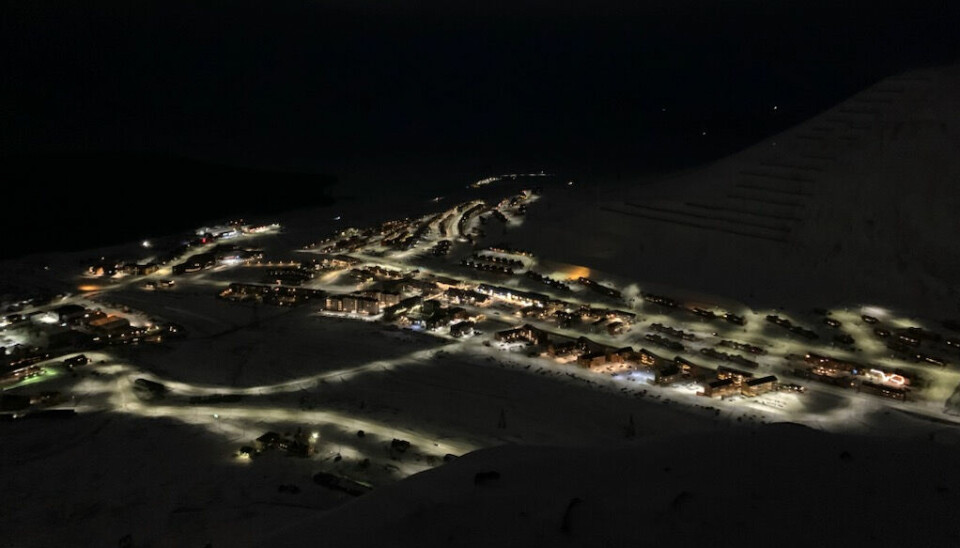 Longyearbyen i mørketid.