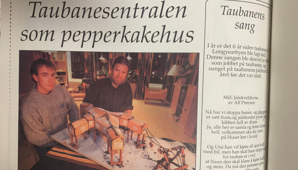 Trond Løvdal (t.v.) og Mikael Lagerborg bygde taubanesentralen som pepperkakehus allerede i 1997.