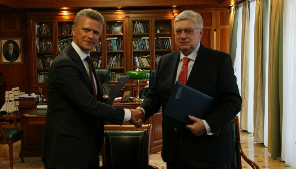 Generaldirektør Ildar Neverov (t.v.) i Trust Arktikugol og Anatoly Torkunov ved det russiske universitetet.