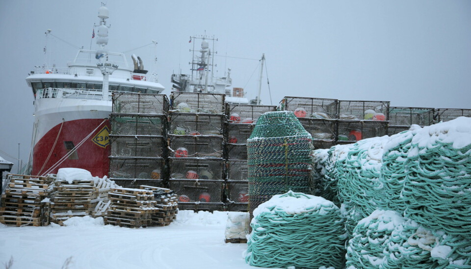 Russiske fiskefartøy har hjemmehavn i Kirkenes, og fanger snøkrabbe med teiner i Barentshavet.
