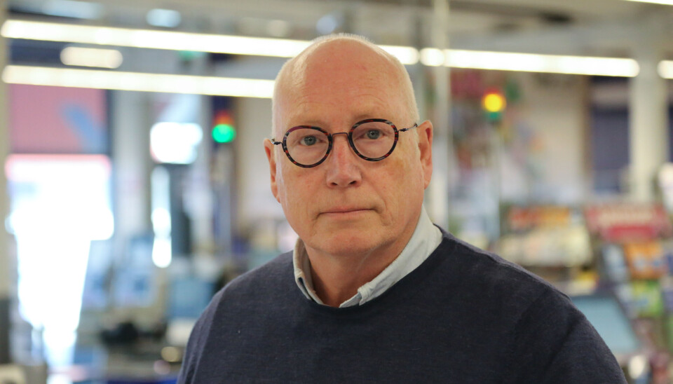 Butikksjef Ronny Strømnes på Svalbardbutikken forteller han foreløpig har vann for minst en uke.