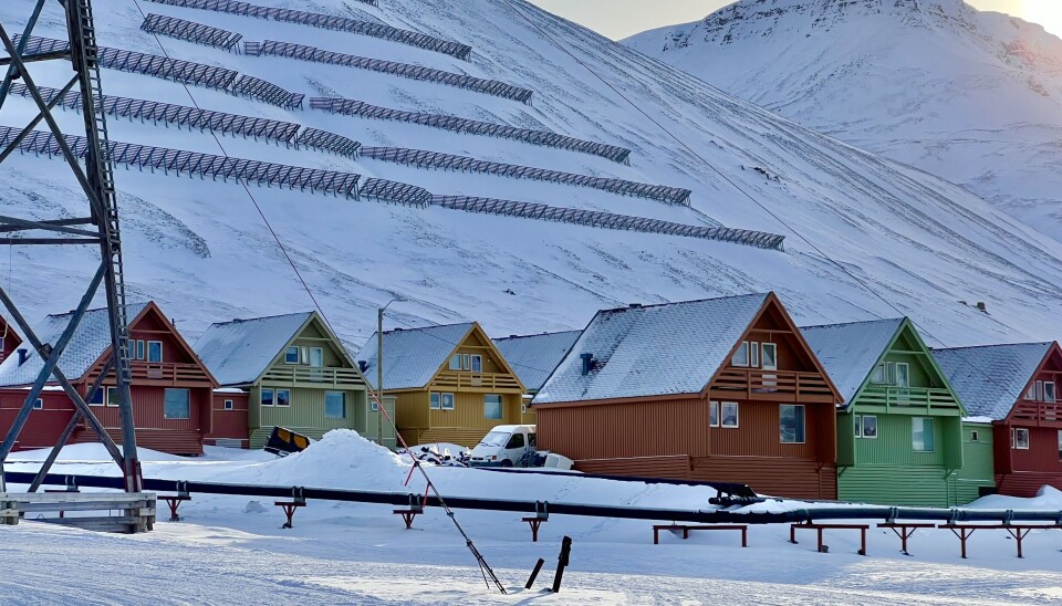 Spisshusene - identitet, ikonisering og merkevare for Longyearbyen. Rytmen i husene sammen med variasjonen i paletten har en sterk identitetsskapende verdi for Longyearbyen og er en av de mest avbildede og ikoniske stedene i byen.