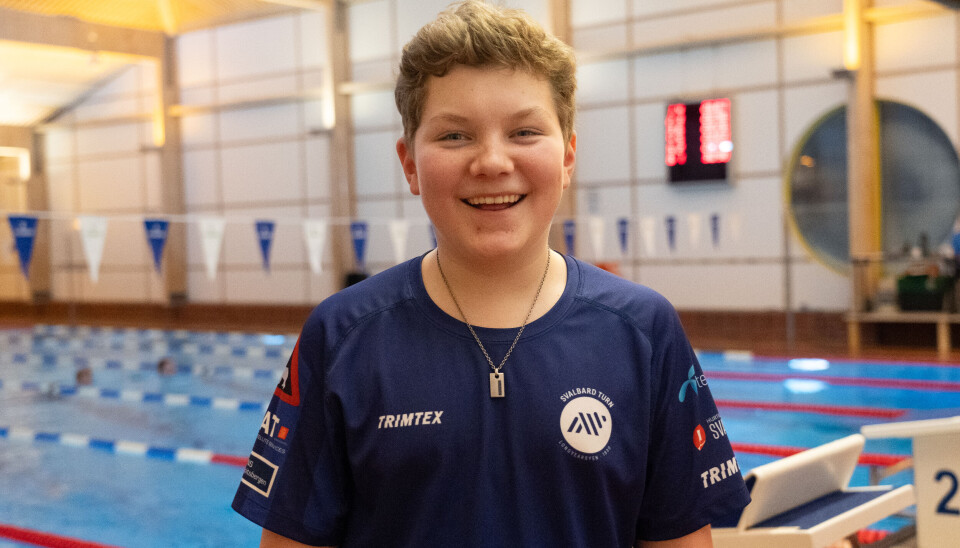 Eivind har tid til å gå på skolen - men spiller med bandet i friminuttene