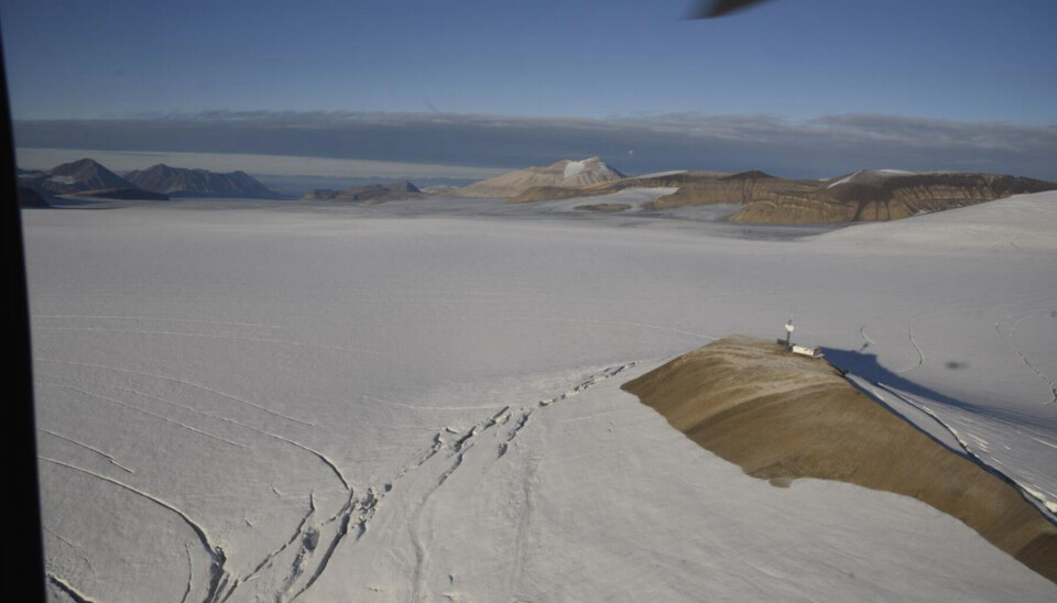 Her ser vi Vegvaktaren 812 mot nordnordvest fra årets helikoptertur.