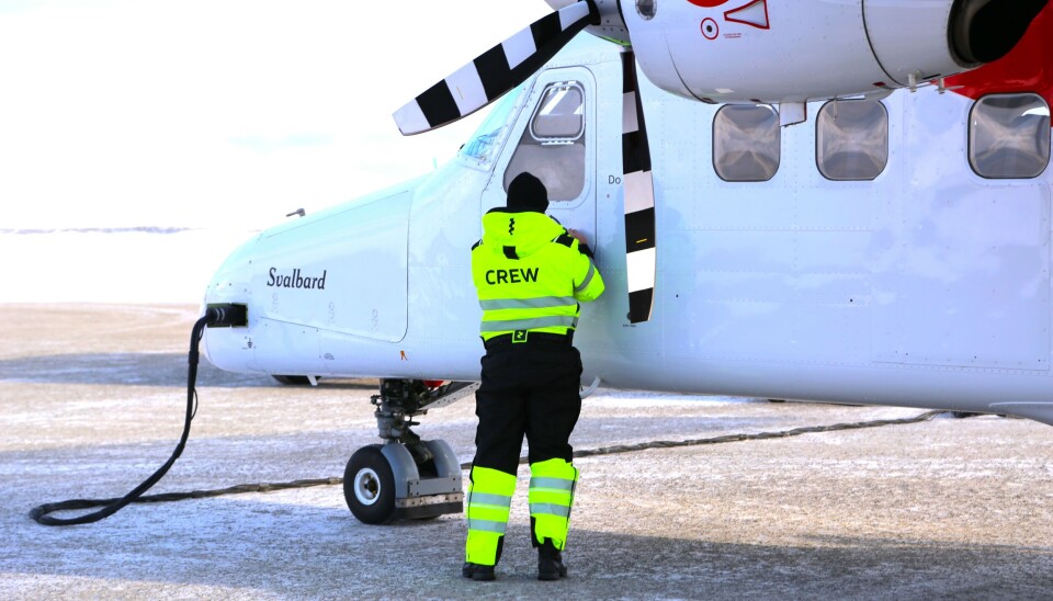 The pilot can take a short break before returning south to Longyearbyen.