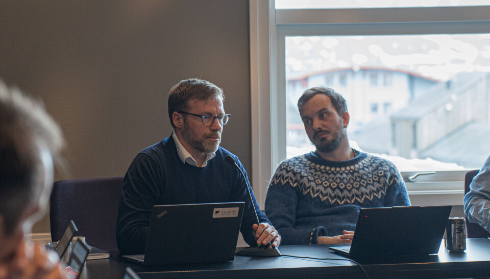 Nestleder i lokalstyret Jo Daniel Gytri (H) og administrasjonssjef Åsmund Sandvik 22. mai. under lokalstyremøte 22. mai 2025 på møterom Newtontoppen.