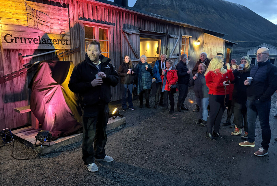 10. oktober 2025 feiret Gruvelageret 10 år. Eier Steve Daldorff Torgersen ønsker gjestene velkommen.
